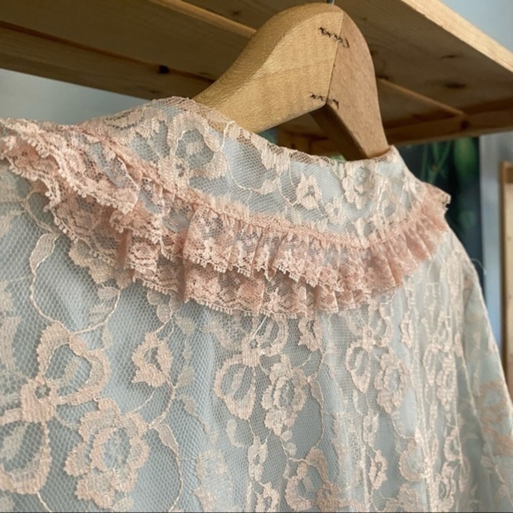 Vintage 1960’s Best & Co. Odette Barsa Blue Pink Lace Overlay Satin Robe Small - Picture 4 of 16